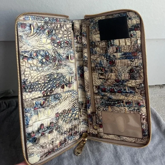 Brahmin Skyler Clutch - Picture 4 of 8